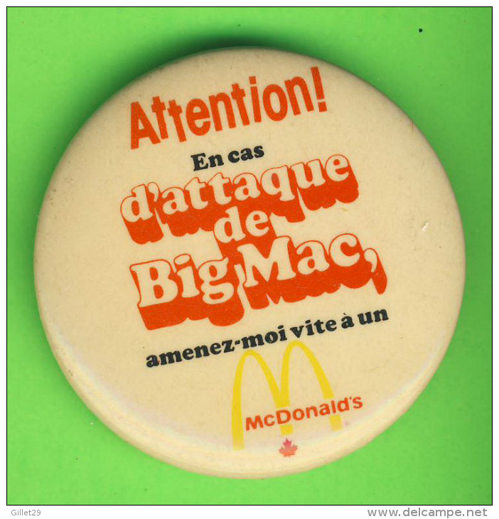 PIN´S, McDONALD´S - BADGE - ATTENTION ! EN CAS D´ATTAQUE DE BIG MAC - DIMENSION 5.5 Cm DIAMÈTRE - - McDonald's