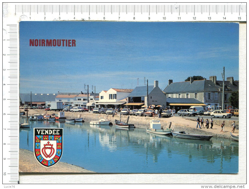 NOIRMOUTIER En L ILE  -   Sur Le Port, Restaurant   "  L ILE D HER "  -  Véhicules - Noirmoutier