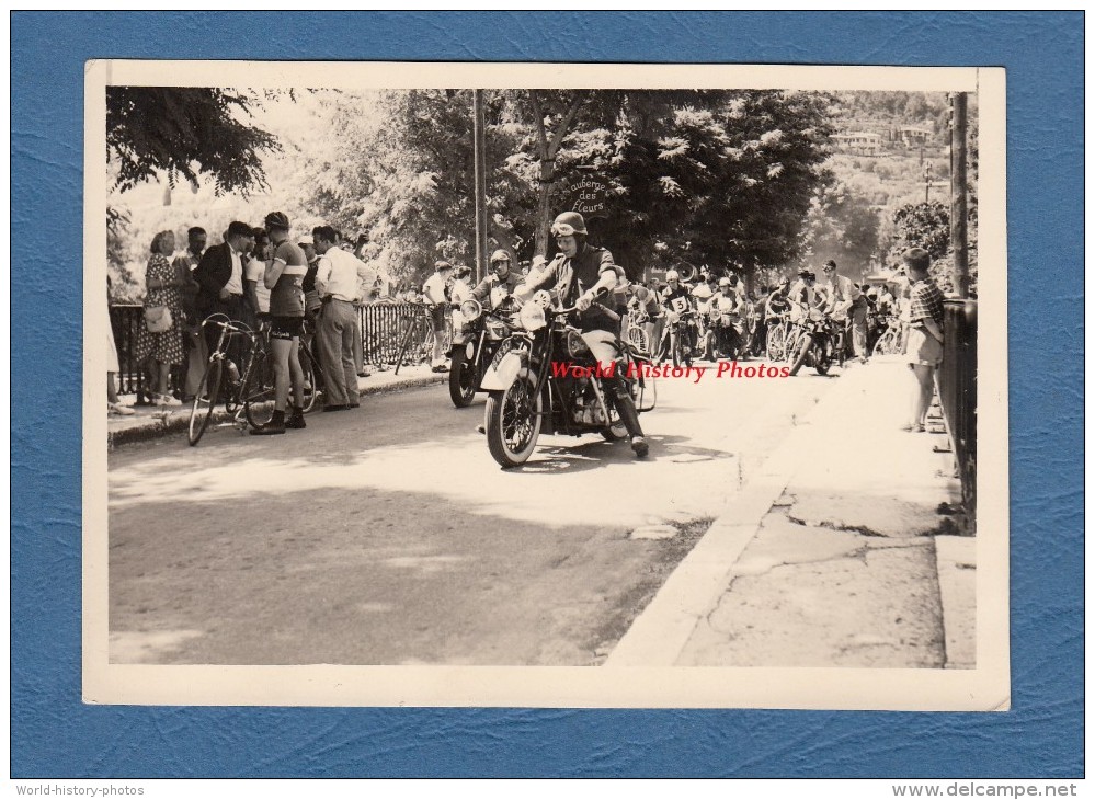 Photo Ancienne - Départ Du Grand Prix Cycliste De VENCE - Les Motos Se Préparent - Voir Moto Et Modèle - Années 1950 - Ciclismo