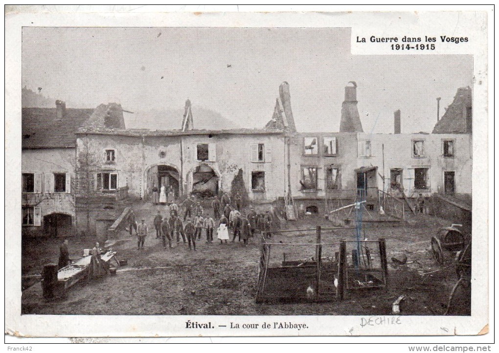 88. Etival. La Cour De L'abbaye. Etat Moyen - Etival Clairefontaine