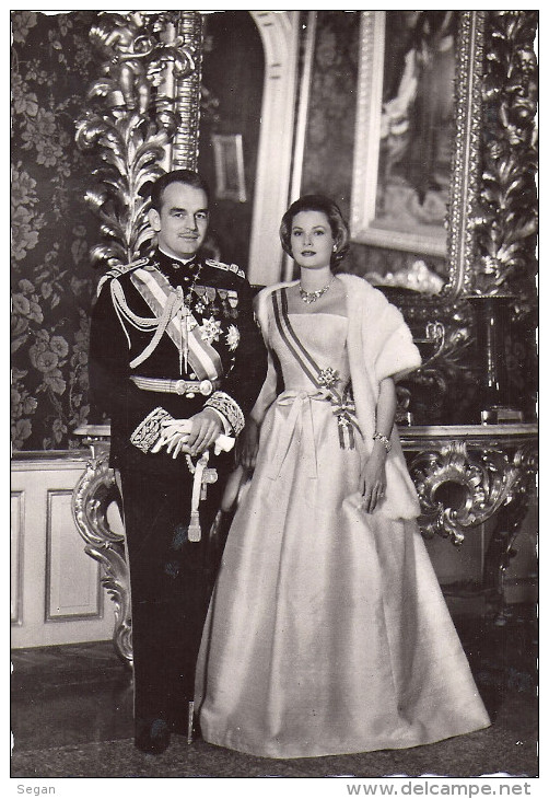 LE PRINCE RAINIER III ET LA PRINCESSE GRACE - Familles Royales