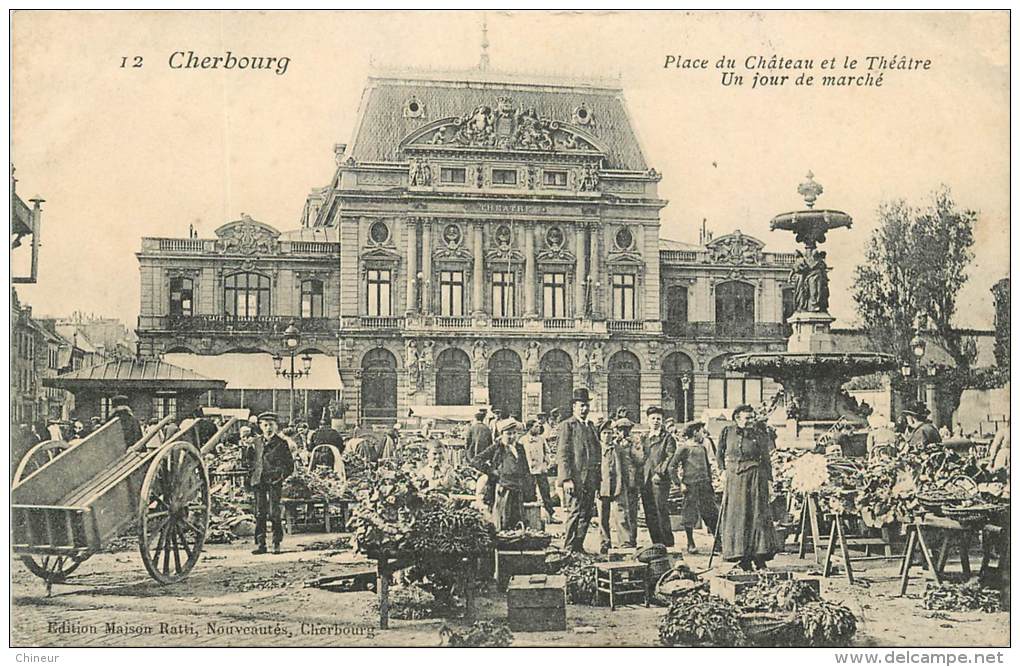CHERBOURG PLACE DU CHATEAU ET LE THEATRE UN JOUR DE MARCHE - Cherbourg