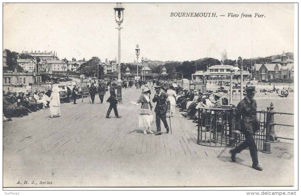 DORSET - BOURNEMOUTH - VIEW FROM PIER - VERY ANIMATED Do552 - Bournemouth (until 1972)