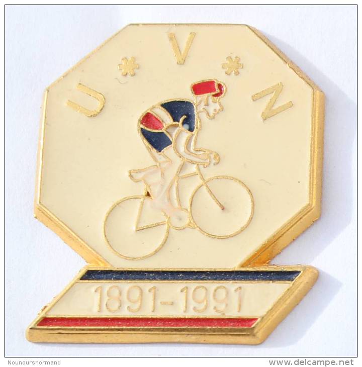 Pin's 100 Ans De L' UVN - 1891/1991 -  Unino Vélocipédique Du Neubourg (27) - Cycliste - Zamac - D1135 - Wielrennen