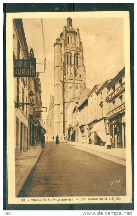 N° 39  - Bressuire ( Deus Sèvres ) - Rue Gambetta Et L'église    Eas02 - Bressuire