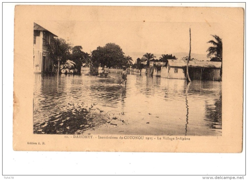 AFRIQUE---DAHOMEY--les Inondations De COTONOU 1925--le Village Indigène---voir 2 Scans - Dahomey