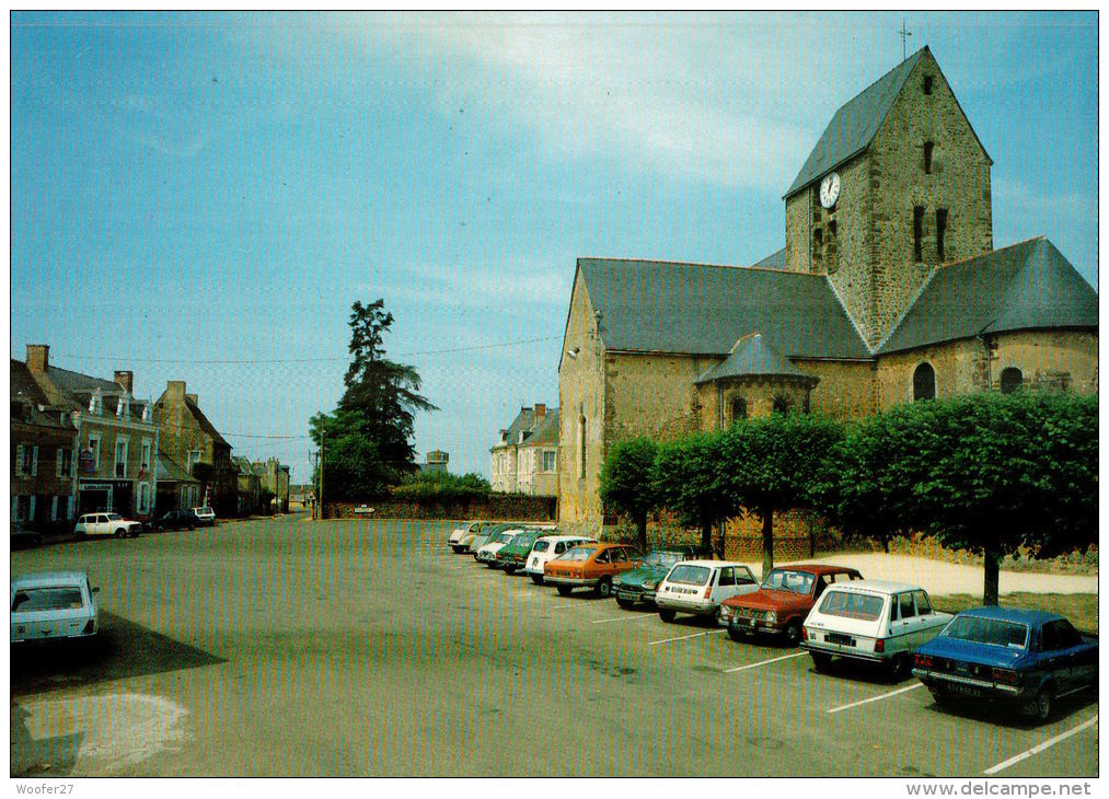 CPM  BRULON   La Place De L'église Et Ses Commerces - Brulon