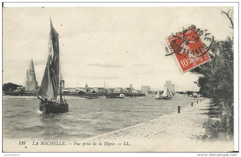 17 - CHARENTE MARITIME - LA ROCHELLE - Vue Prise De La Digue - La Rochelle