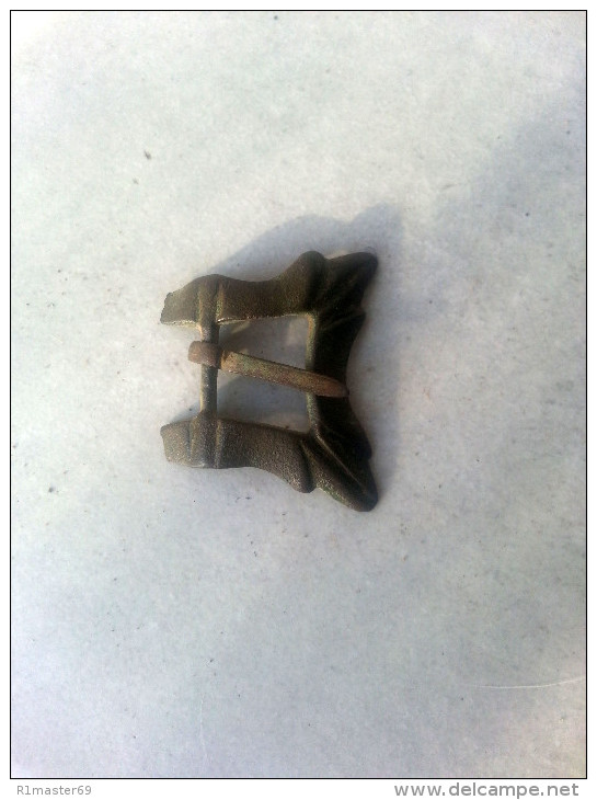 Petite Boucle De Chaussure En Bronze Detecting Find - Broekriemen En Gespen