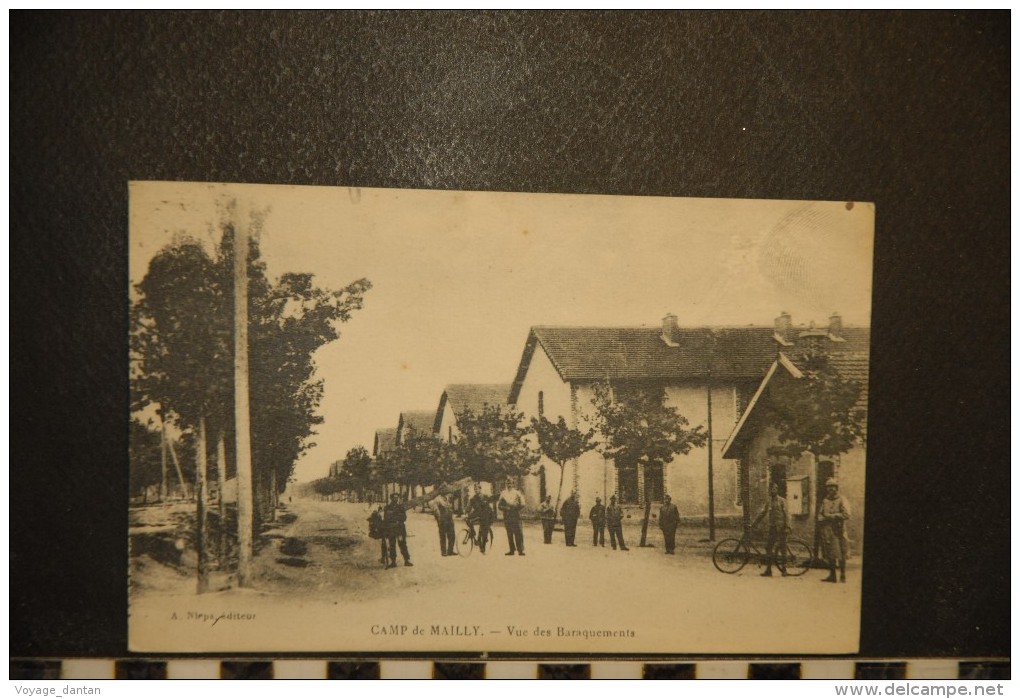 CPA 10---  MILITARIA   GUERRE 1914-1918    Camp De Mailly - Vue Des Baraquements  ANIMEE - Mailly-le-Camp