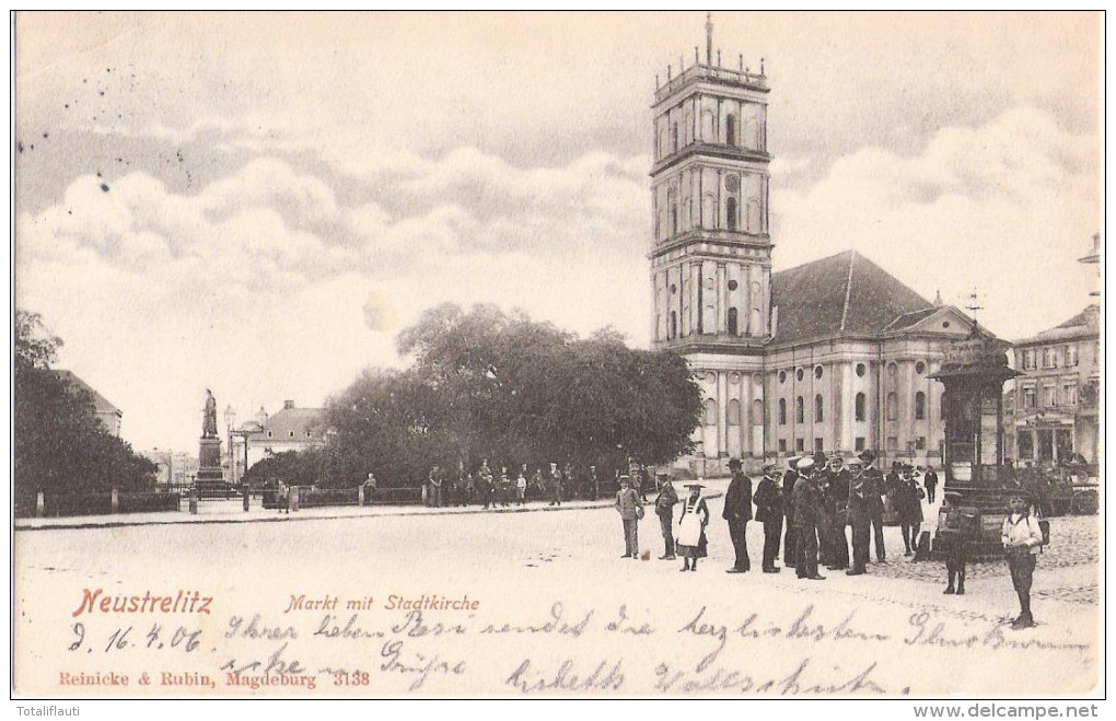 NEUSTRELITZ Markt Kirche Viel Volk Schülermützen Säule M Spruchband + Stollwerck Bahnpost Stempel BERLIN SASSNITZ ZUG 90 - Neustrelitz