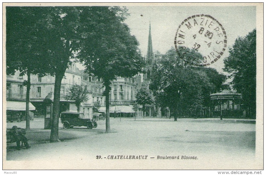 CHATELLERAULT - Boulevard Blossac - 1932 -(Vieille Voiture) - Chatellerault