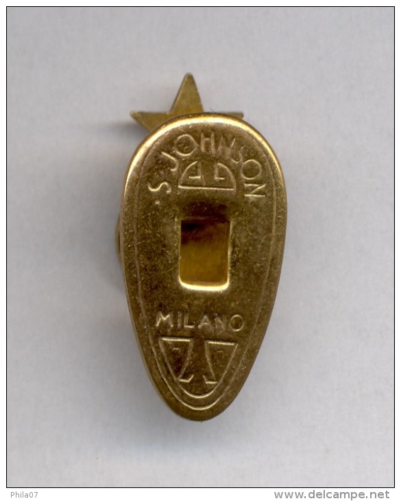 Italy - Old Football Club Badge 'FC INTERNAZIONALE MILANO, ITALY' By S. Johnson. Good Condition. See Scan. - Calcio