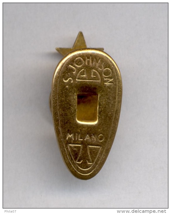 Italy - Old Football Club Badge 'FC INTERNAZIONALE MILANO, ITALY' By S. Johnson. Good Condition. See Scan. - Fussball