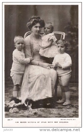 Spanish Royalty  -  Photograph Of Queen Victoria With Her Children   -   281 P - Case Reali