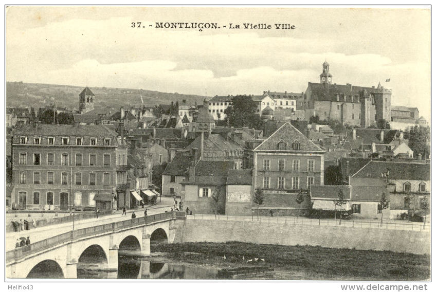 03/ CPA - Montluçon - La Vieille Ville - Montlucon