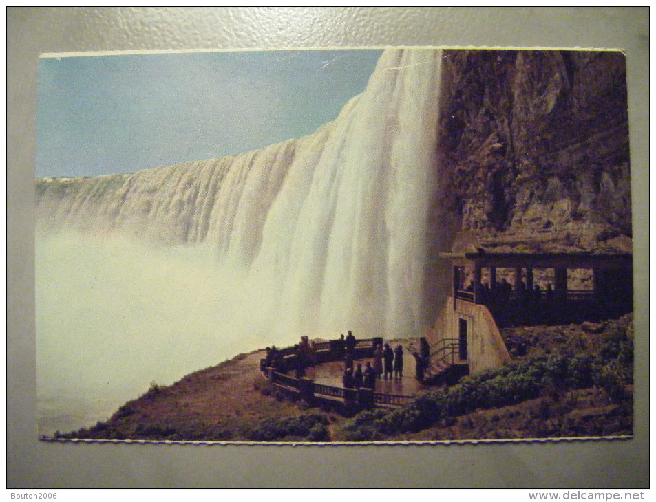 Plaza Below Horseshoe Falls Niagara Falls Ontario Canada - Chutes Du Niagara