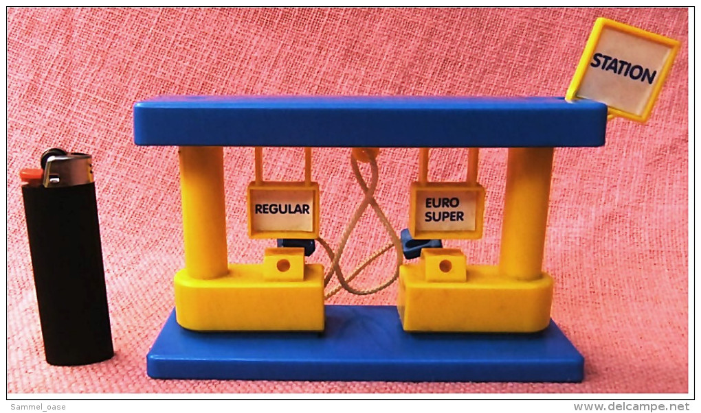 Tankstelle / Station Aus Kunststoff  -  Ca. 15,5 X 5,5 Cm Größe - Sonstige & Ohne Zuordnung