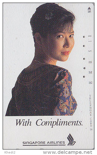 Télécarte JAPON / 110-112525 - AVIATION - SINGAPORE AIRLINES - STEWARDESS -JAPAN Free Phonecard - Femme Girl - Avion 694 - Aerei