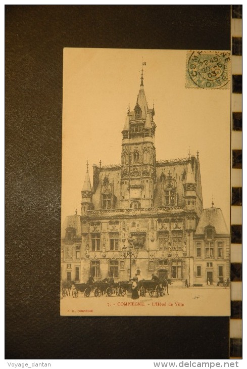 CP, 60, Compiegne L'Hotel De Ville N°7 Edition FD Compiegne Attelages Caleches Dos Simple Precurseur 1903 - Compiegne