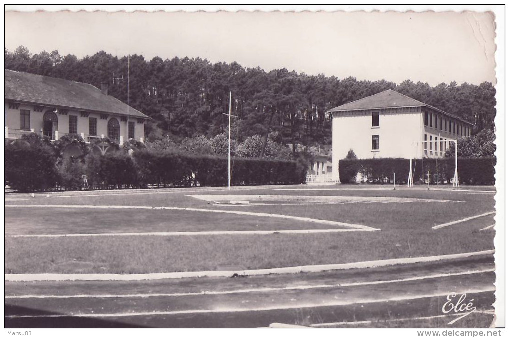 Hourtin- (1959) Coin Du Stade Et Poste Des Officiers **belle Carte Dentelée** Ed.Chatagneau N°10 - Autres & Non Classés