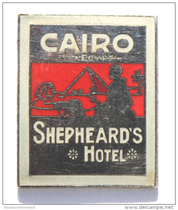 Pin´s LE CAIRE (Egypte) - CAIRO  SHEPHEARD´S HOTEL - Pyramide - Sphynx - Touareg - Démons & Merveilles - D1209 - Marques