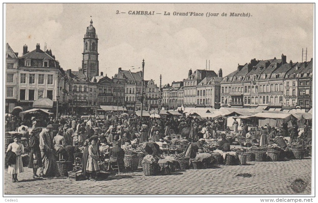 CAMBRAI  LA GRAND'PLACE  JOUR DE MARCHE  TRES ANIMEE - Cambrai