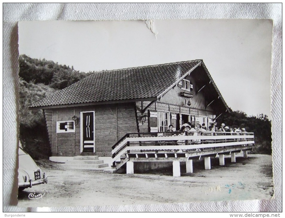 CHIROUBLES / SA TERRASSE,  SON CHALET DE DEGUSTATION  / JOLIE CARTE PHOTO / 1963 - Chiroubles