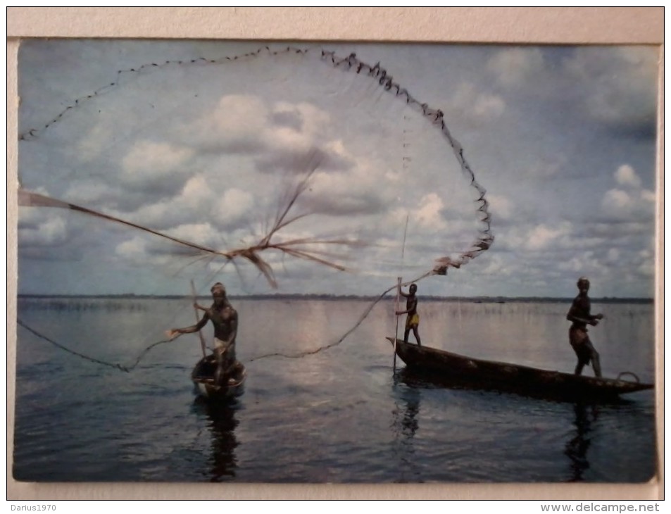 Cart. -  L' Africa A Colori - Pescatori  Che Zettano La Rete. - Liberia