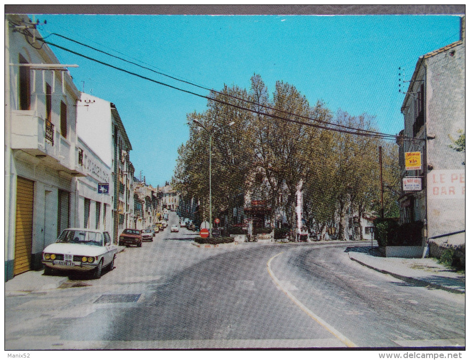 83 - LE BEAUSSET - La Bourgade. (Commerces: Garage, Hôtel... Voiture: BMW...) Rare - Le Beausset