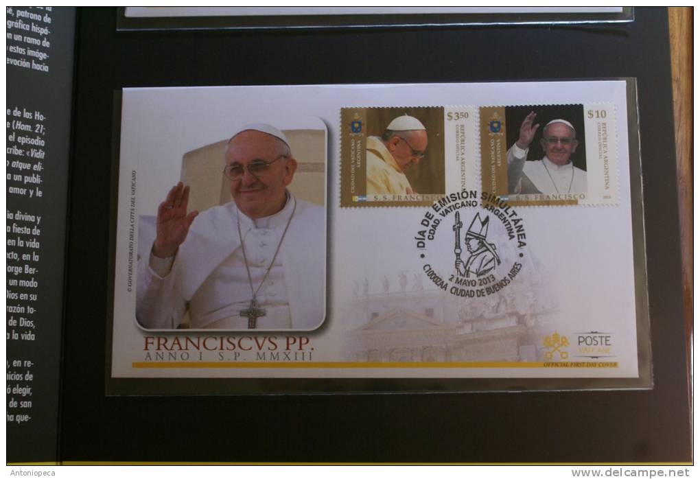 VATICANO 2013 - OFFICIAL VATICAN POSTAL SERVICE FOLDER  POPE FRANCESCO COMPL, SET - Collections