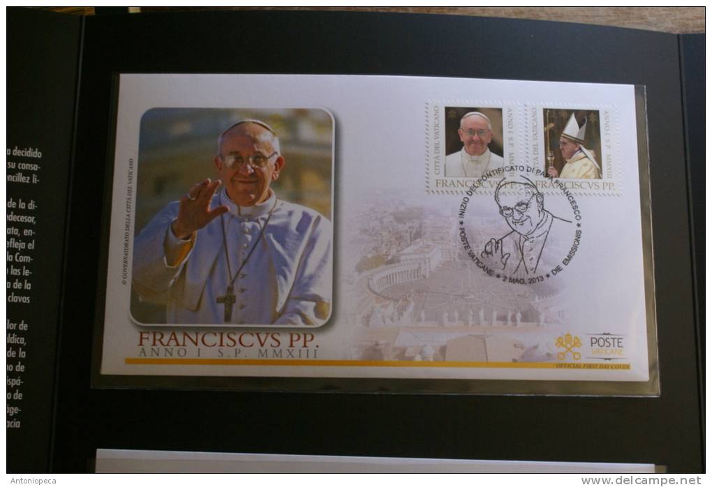 VATICANO 2013 - OFFICIAL VATICAN POSTAL SERVICE FOLDER  POPE FRANCESCO COMPL, SET