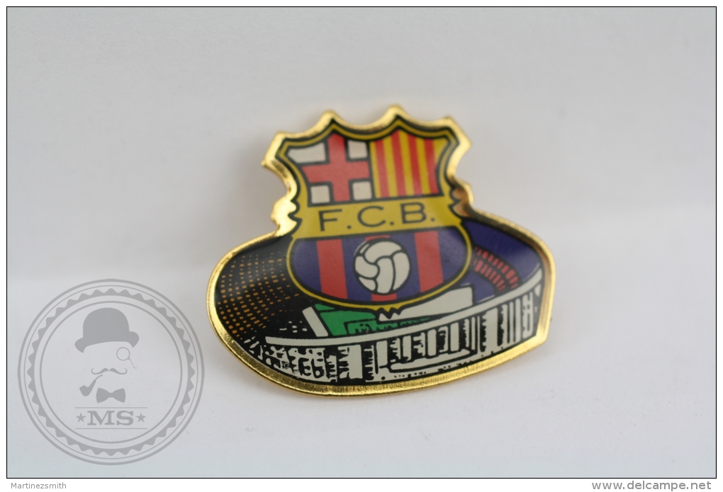 F.C. Barcelona Sheald And Stadium - Pin/ Badge - Fútbol