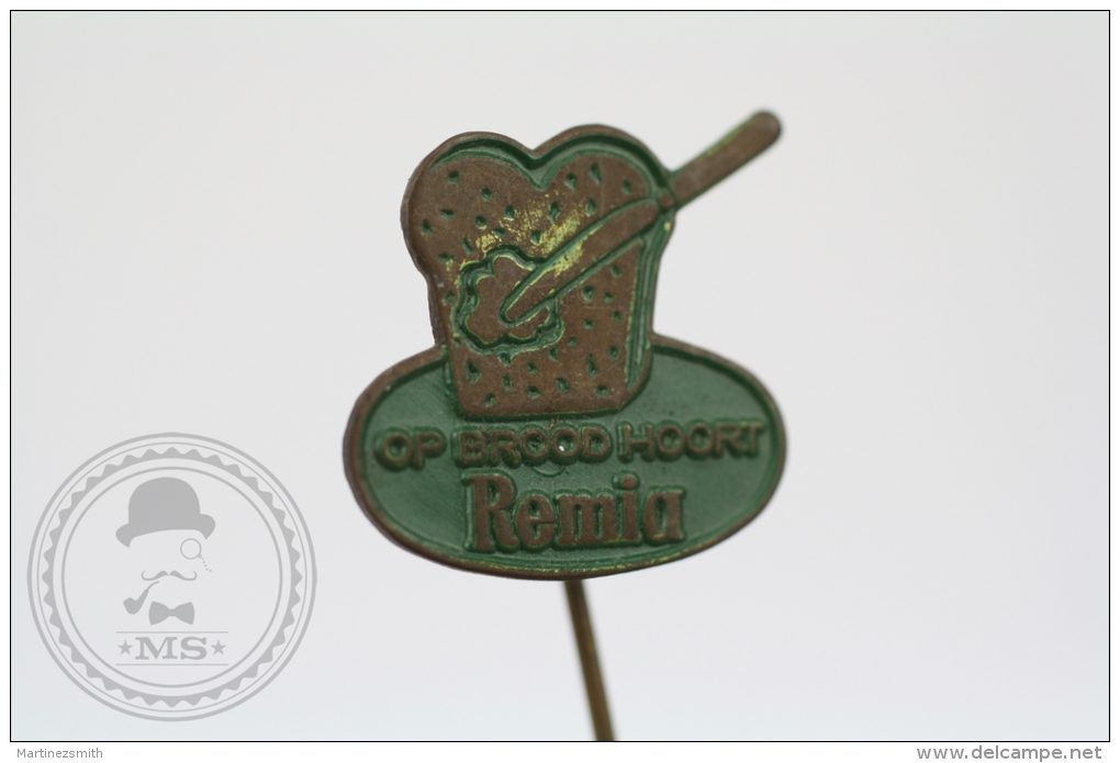 Vintage 1960´s Netherlands  Advertising  OP Brood Hoort Remia Needle Pin/ Badge - Alimentación