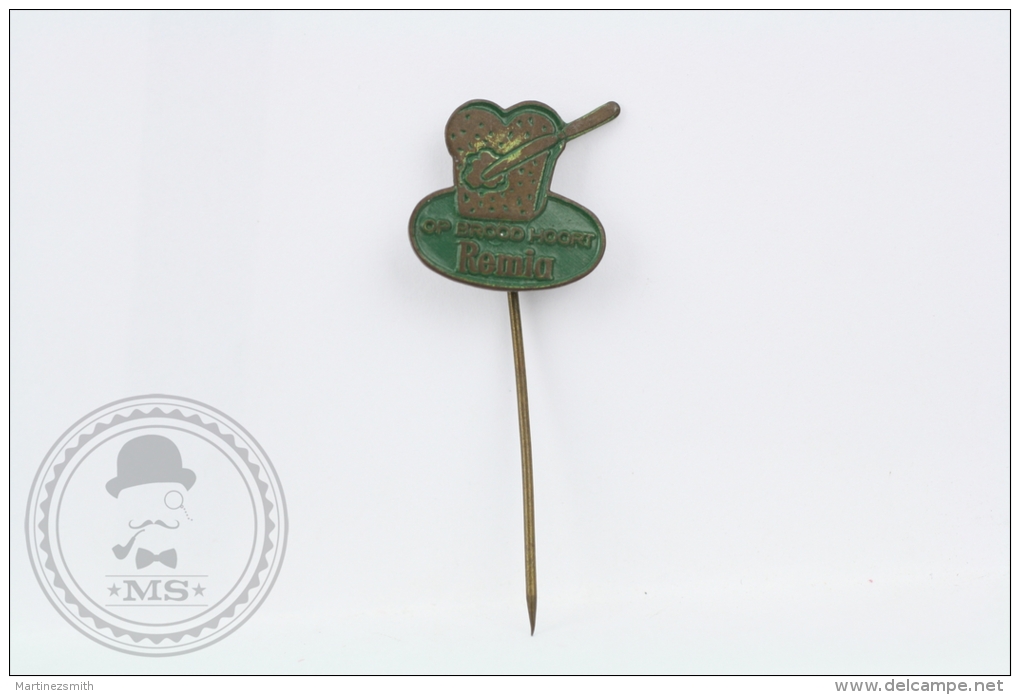 Vintage 1960´s Netherlands  Advertising  OP Brood Hoort Remia Needle Pin/ Badge - Alimentación