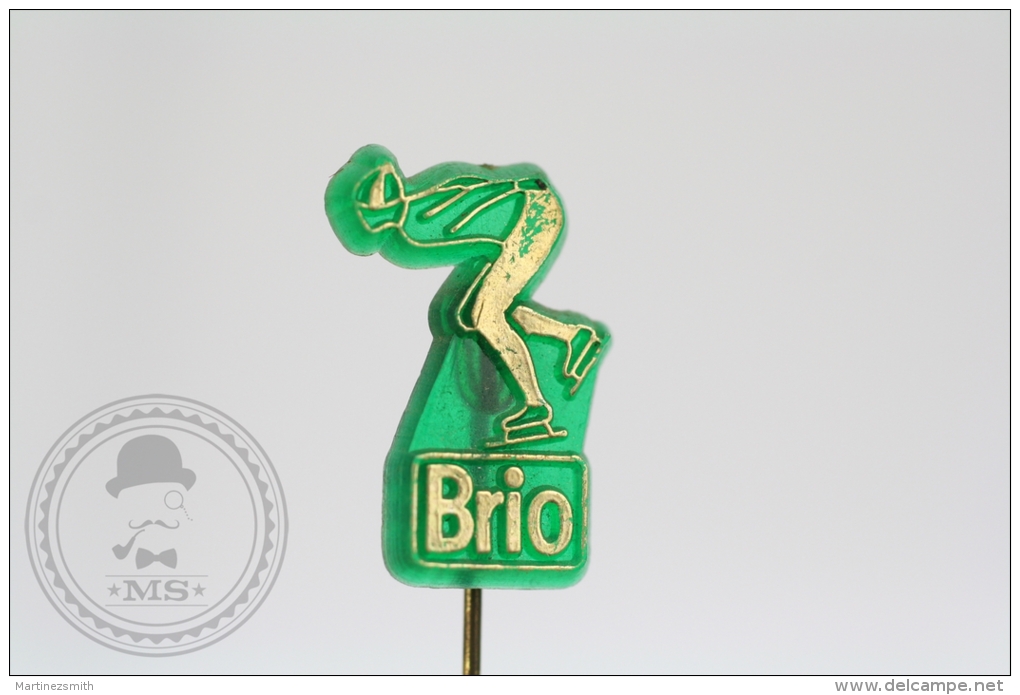 Vintage BRIO Skates/ Skating Advertising  - Plastic Needle Pin/ Badge - Otros & Sin Clasificación