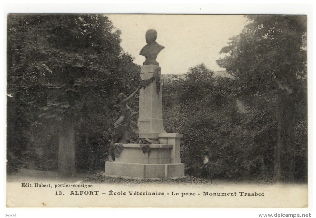 ALFORT. - Ecole Vétérinaire - Le Parc - Monument Trasbot. Carte RARE - Alfortville