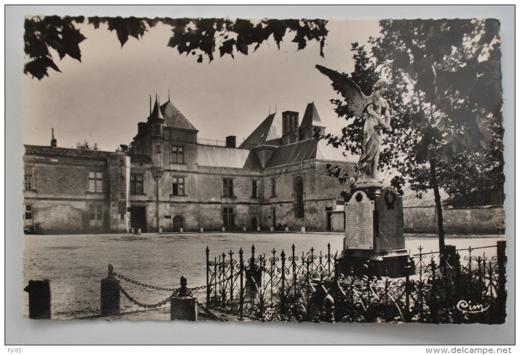 COULONGES SUR L AUTIZE CHATEAU ET MONUMENT AUX MORTS DE 1914 18 - Coulonges-sur-l'Autize