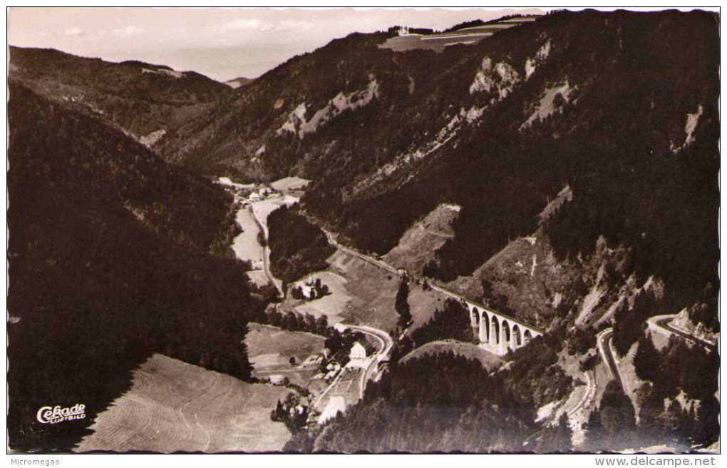 Das Höllental Im Schwarzwald Mit Dem Ravenna-Viadukt Und Den Strassenschleifen - Höllental