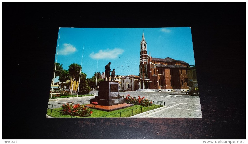 C-19146 CARTOLINA VIGEVANO - CHIESA MADONNA DI POMPEI E MONUMENTO AL CALZOLAIO D'ITALIA - Vigevano