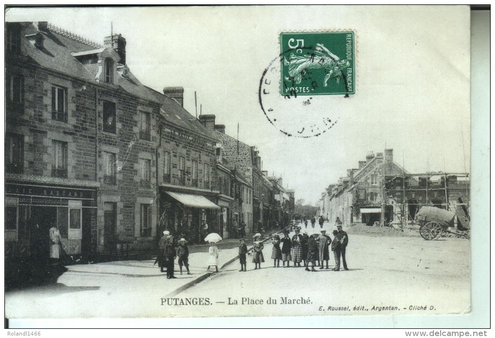 PUTANGES La Place Du Marché - Putanges