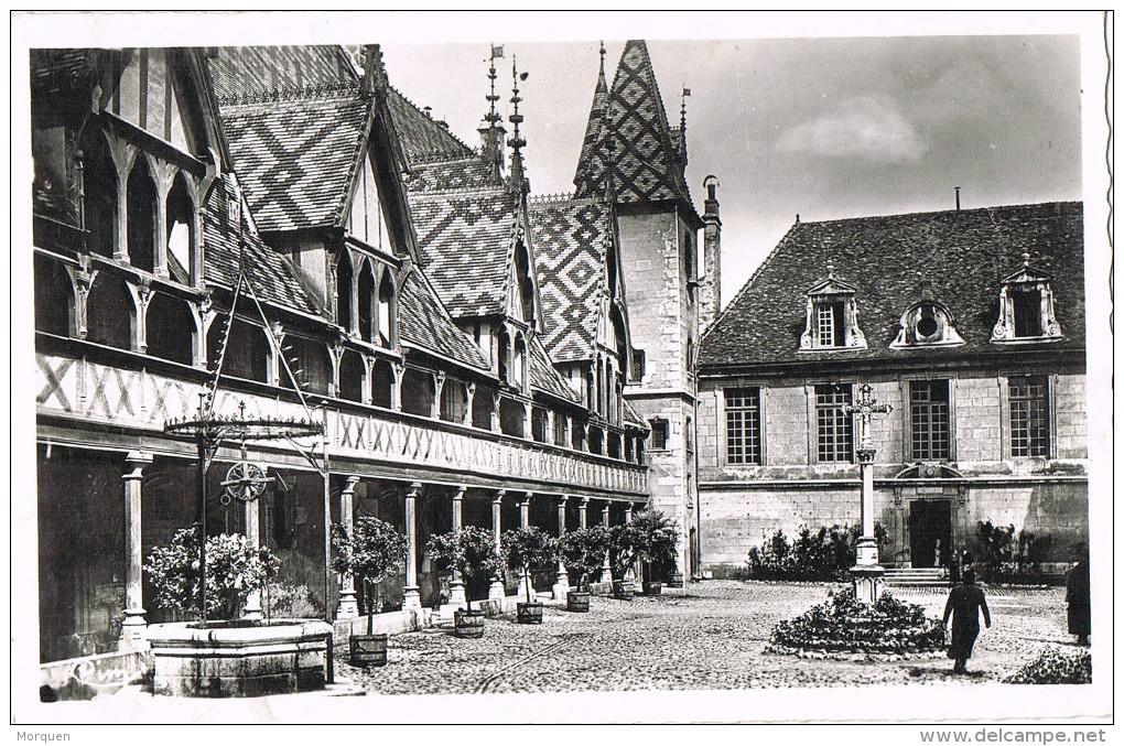 10870. Postal BEAUNE (Cote D´Or), La Cour D'honneur. Les Galeries - Beaune