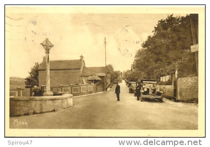 CPA POURVILLE SUR MER - LE CALVAIRE ET LA ROUTE DE VARANGEVILLE - Autres & Non Classés