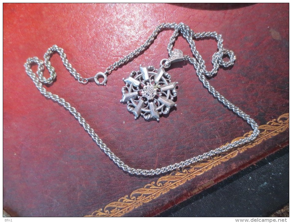 COLLIER AVEC MEDAILLON ARMOIRIES DE VANNES "A MA VIE" VOIR PHOTOS - Etnica