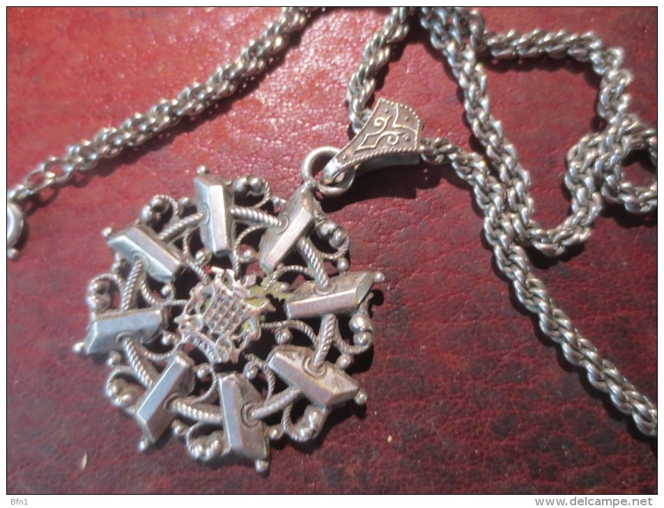 COLLIER AVEC MEDAILLON ARMOIRIES DE VANNES "A MA VIE" VOIR PHOTOS - Etnica