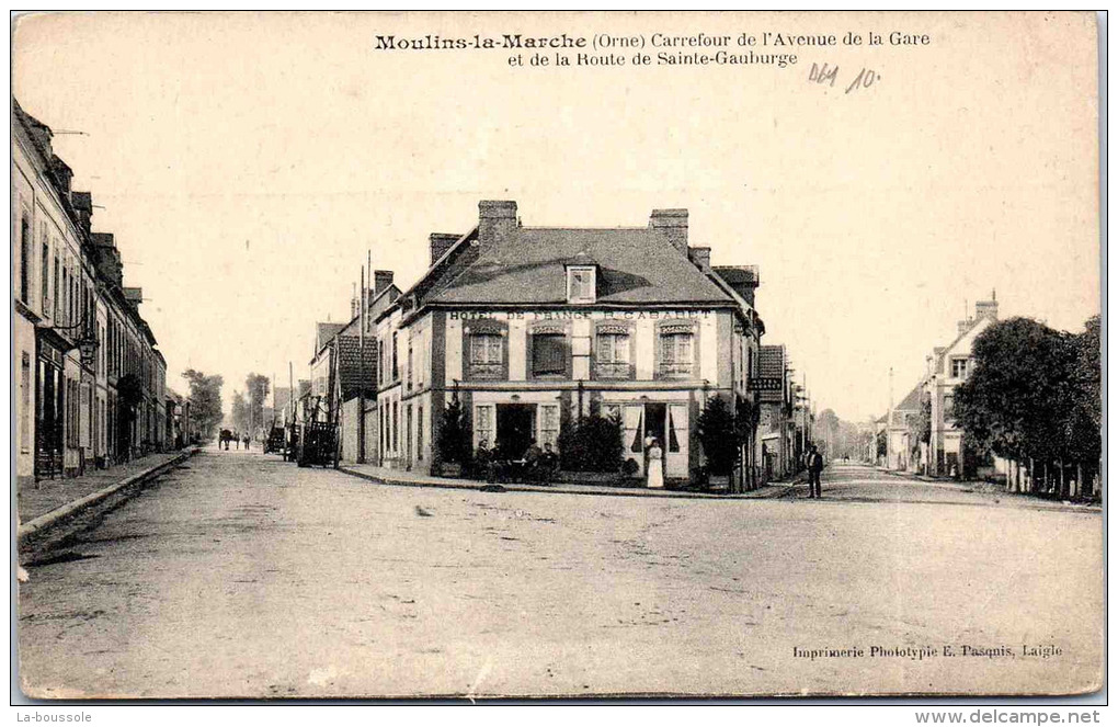 61 MOULINS LA MARCHE - Carrefour De L'avenue De La Gare - Moulins La Marche