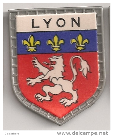 Lyon. Blason écusson "villes De France" Offert Par Le Chocolat Lanvin Vers 1960. Image Plastifiée - Autres & Non Classés