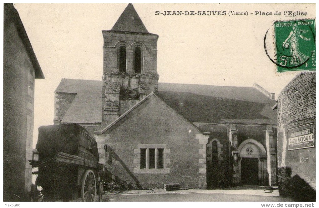 ST-JEAN-de-SAUVES - Place De L'Eglise - - Autres & Non Classés