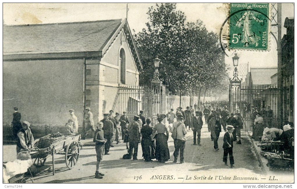 CPA-DP 49-341-LA SORTIE DE L´USINE BESSONNEAU-TRES ANIMER-ECRITE. - Angers