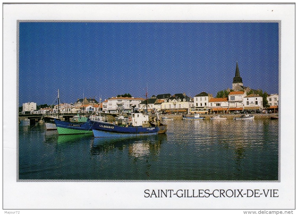 85 - ST- GILLES-CROIX-DE-VIE - Le Port Et L'église De ST-Gilles. - Saint Gilles Croix De Vie